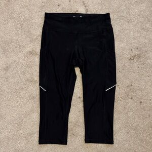 Women’s Black yoga capris